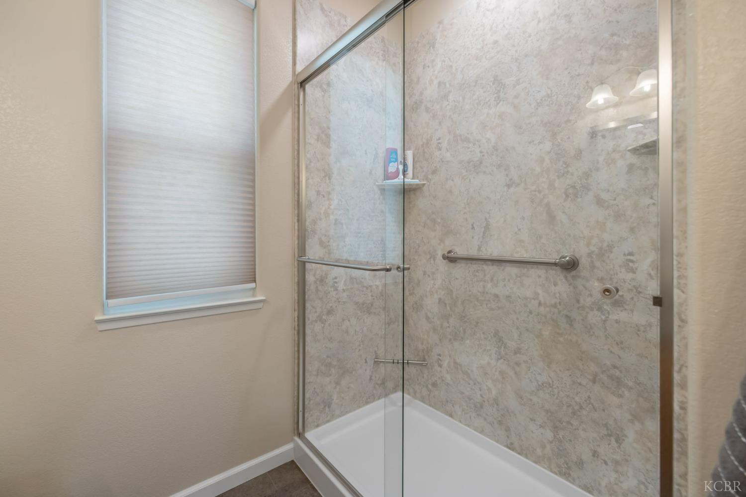 6030 W Country Ct, Visalia, CA 93277