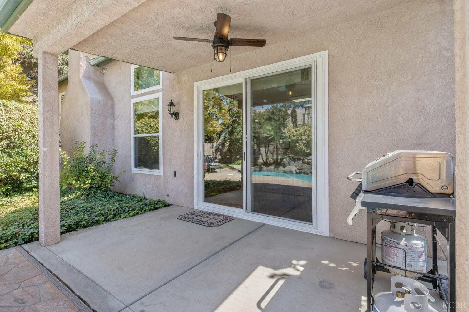 6030 W Country Ct, Visalia, CA 93277