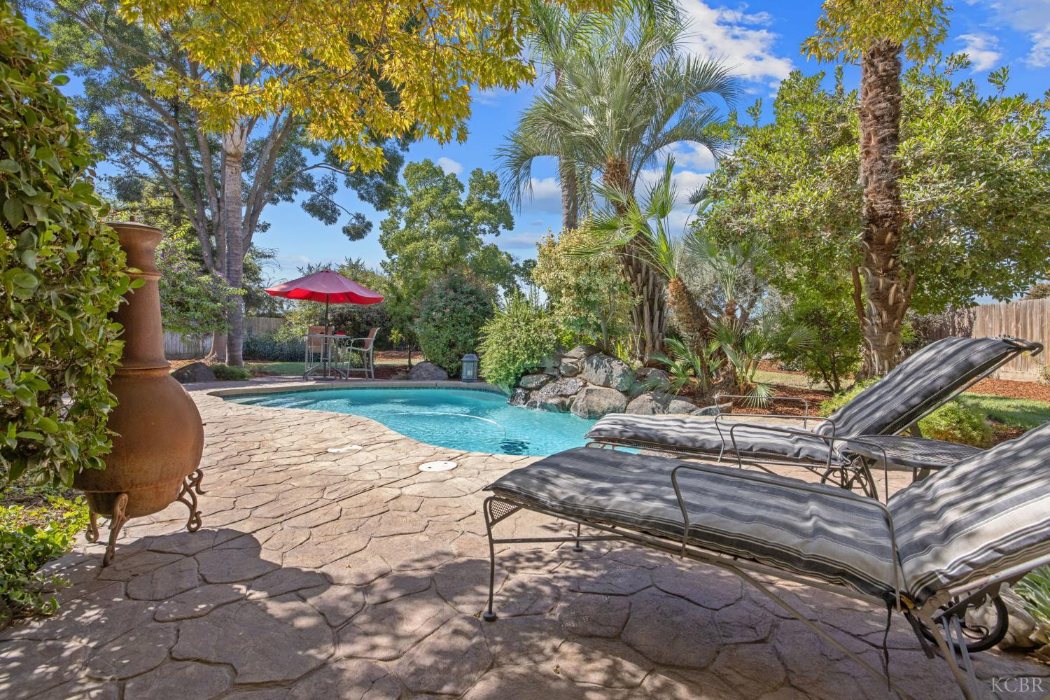 6030 W Country Ct, Visalia, CA 93277