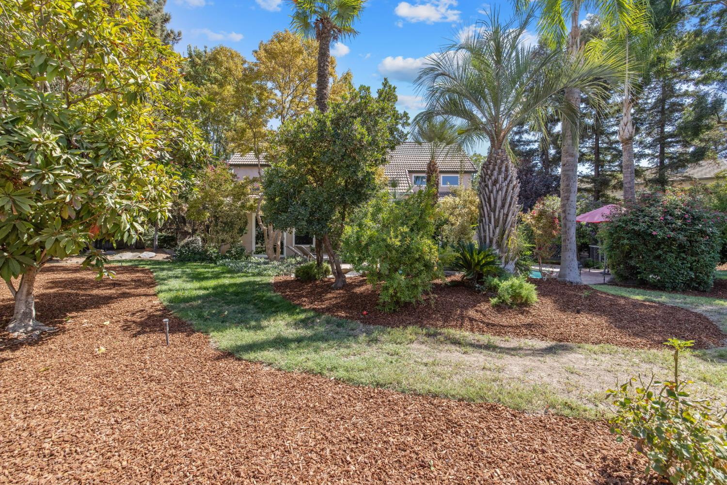 6030 W Country Ct, Visalia, CA 93277