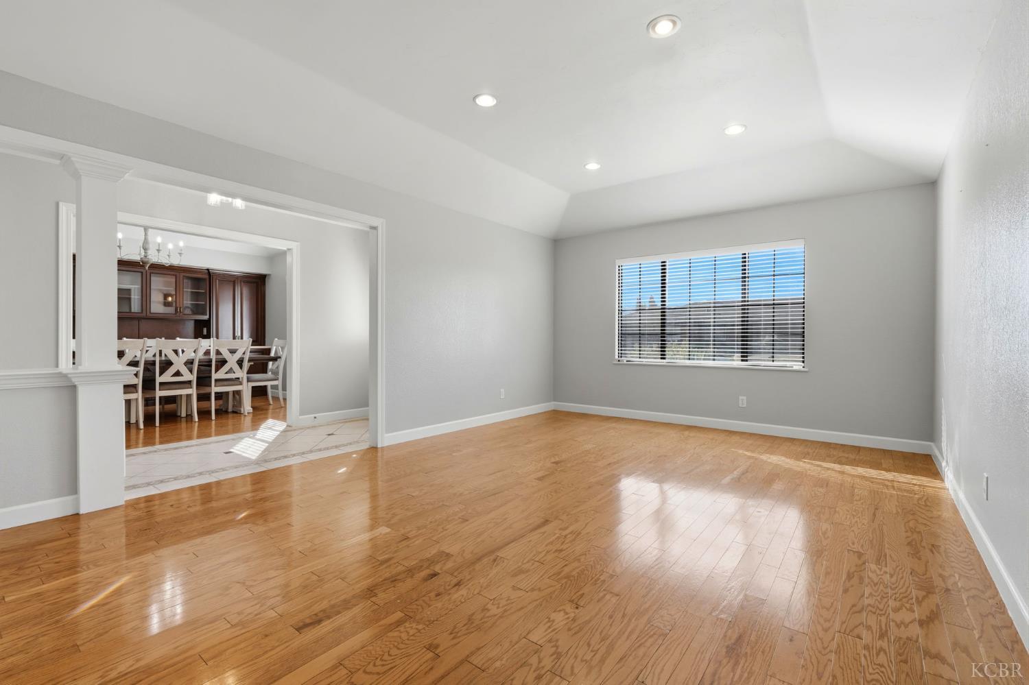 388 Timberline Ct, Hanford, CA 93230