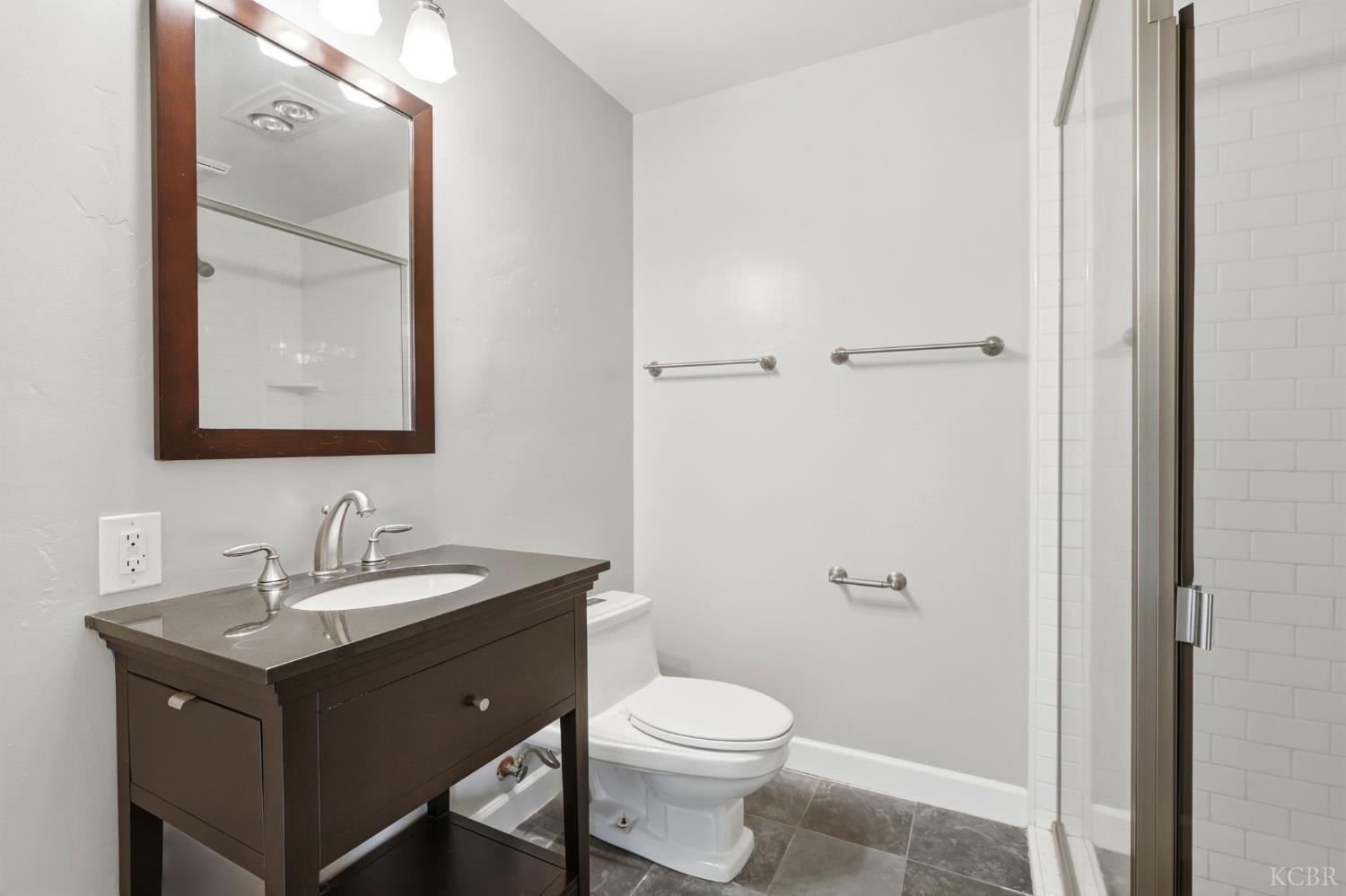 388 Timberline Ct, Hanford, CA 93230