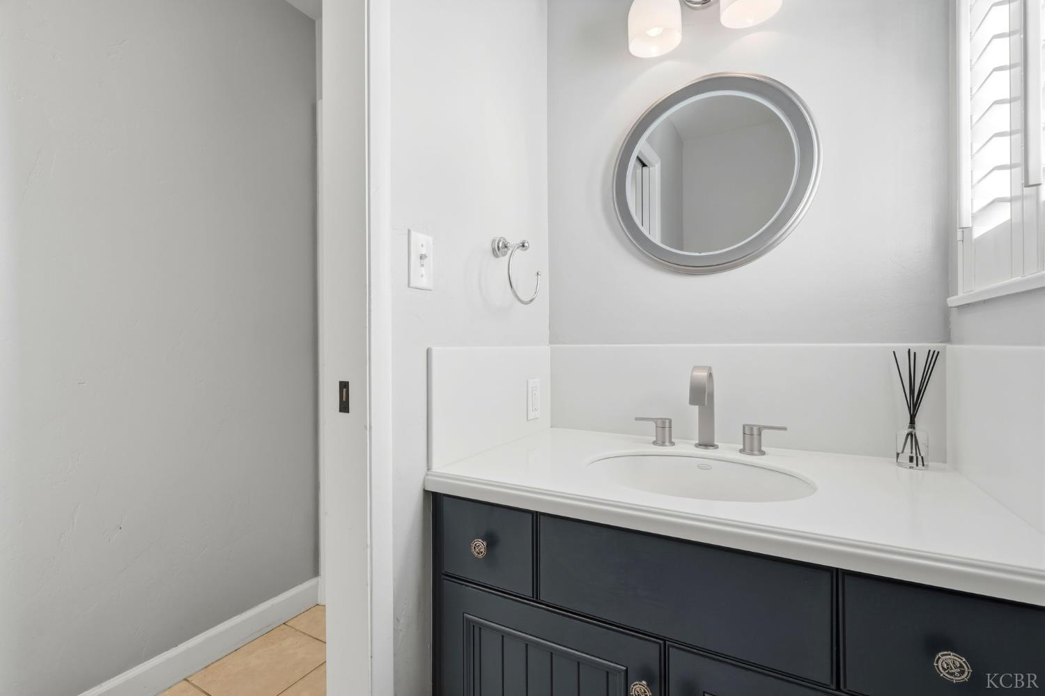 388 Timberline Ct, Hanford, CA 93230