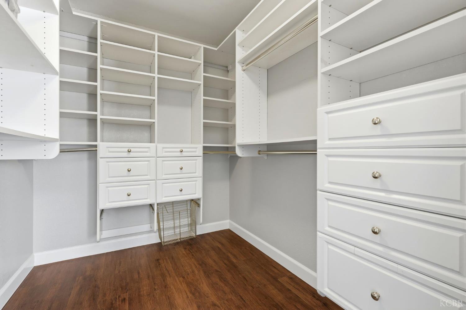 388 Timberline Ct, Hanford, CA 93230