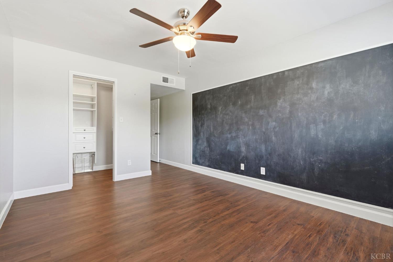 388 Timberline Ct, Hanford, CA 93230