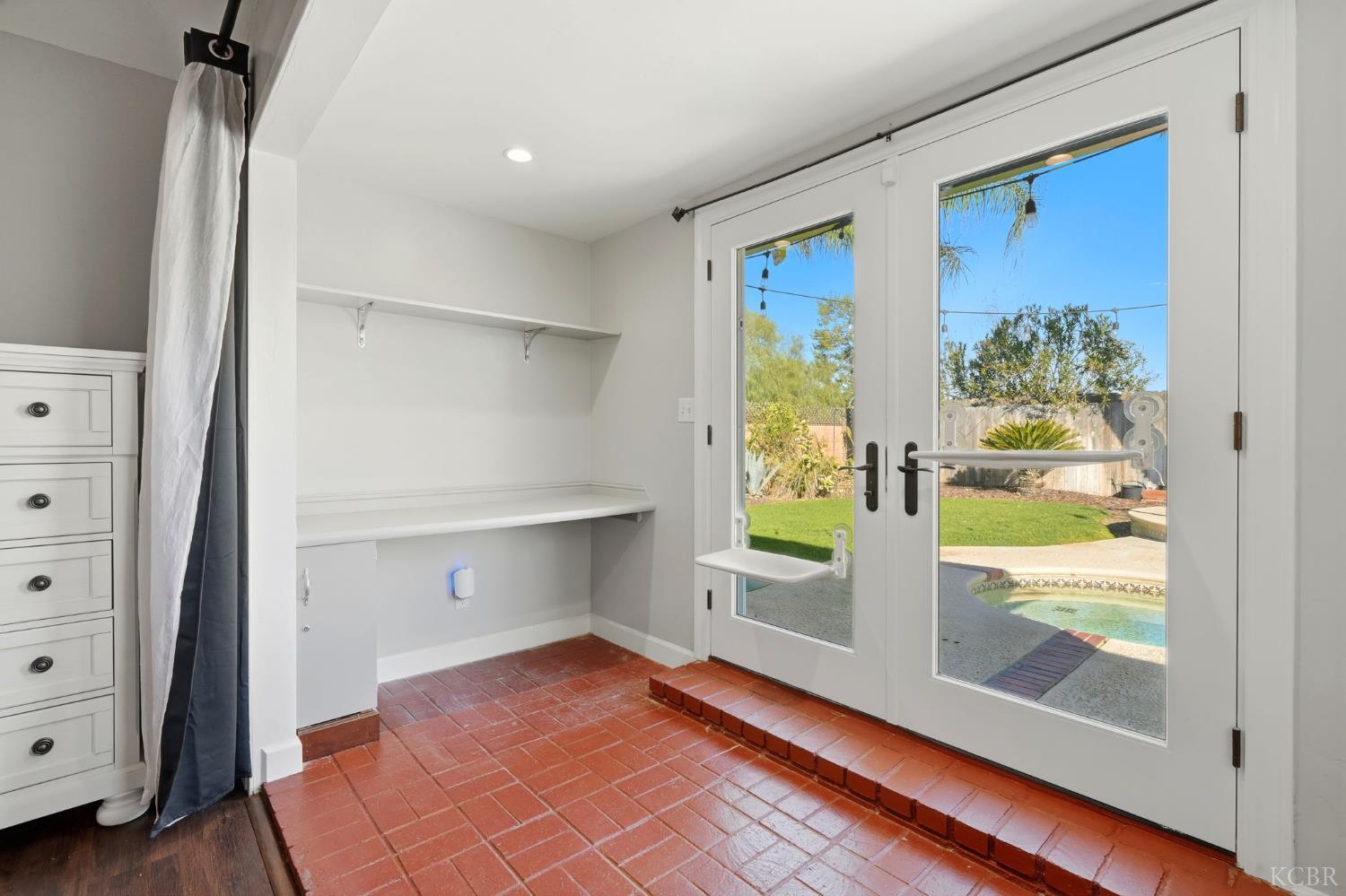 388 Timberline Ct, Hanford, CA 93230