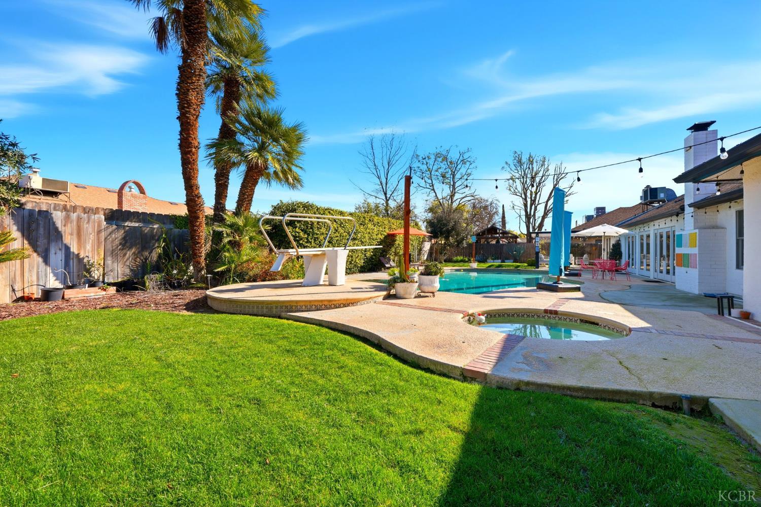 388 Timberline Ct, Hanford, CA 93230