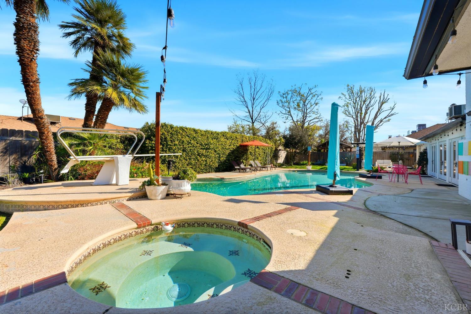 388 Timberline Ct, Hanford, CA 93230