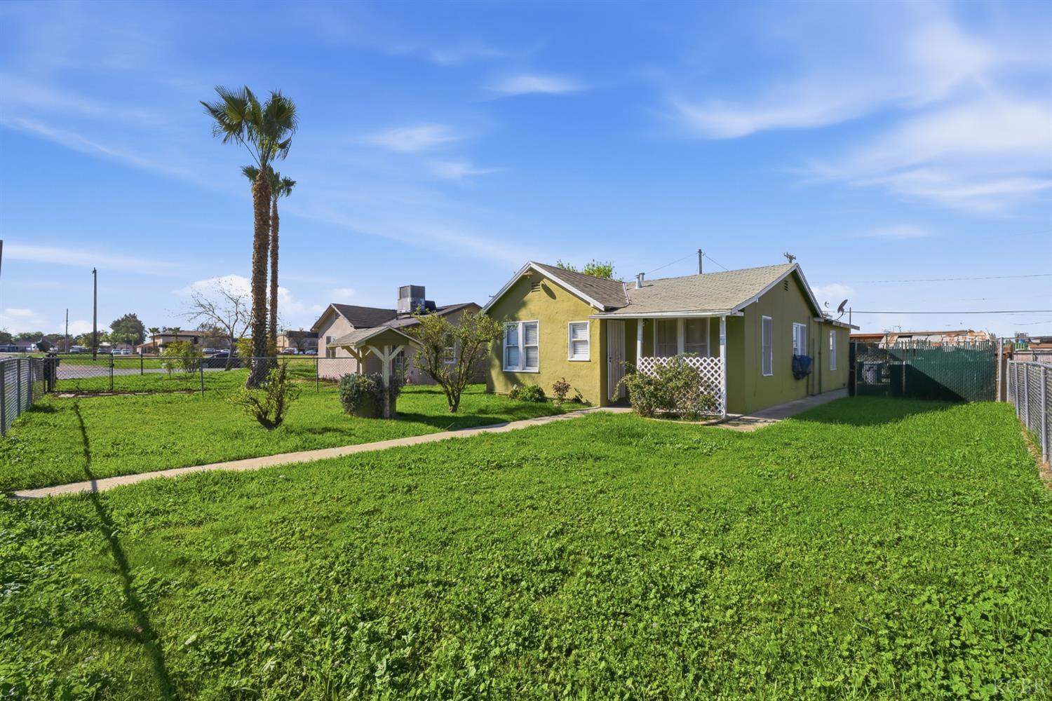 1810 Hardcastle Ave, Hanford, CA 93230