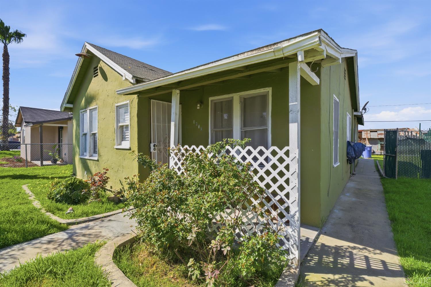 1810 Hardcastle Ave, Hanford, CA 93230