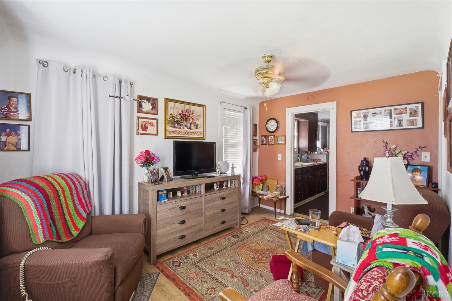 1810 Hardcastle Ave, Hanford, CA 93230