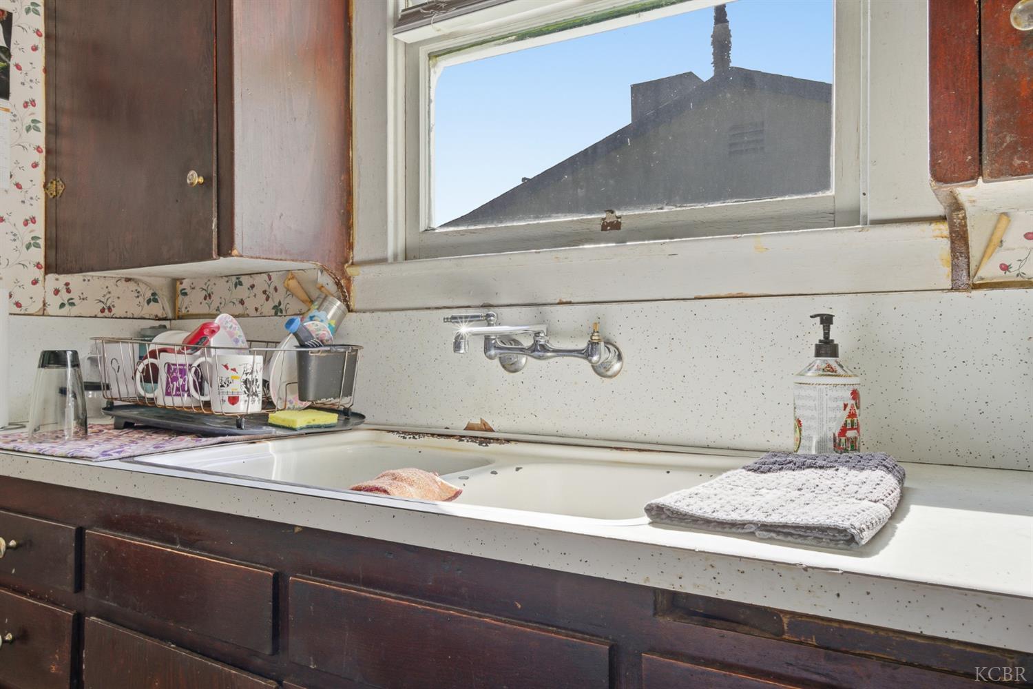 1810 Hardcastle Ave, Hanford, CA 93230