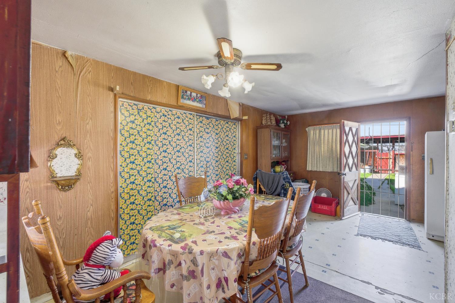 1810 Hardcastle Ave, Hanford, CA 93230