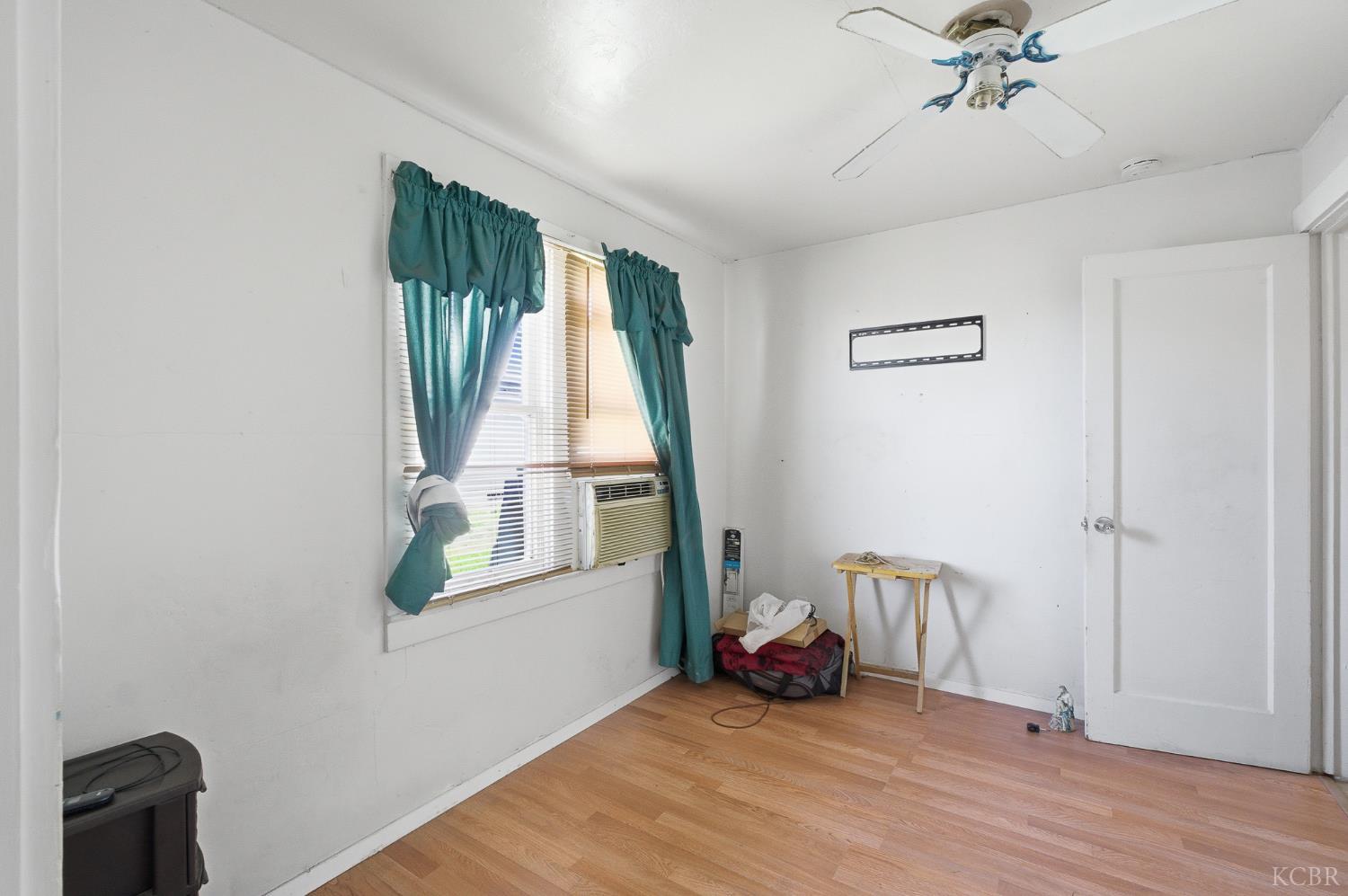 1810 Hardcastle Ave, Hanford, CA 93230