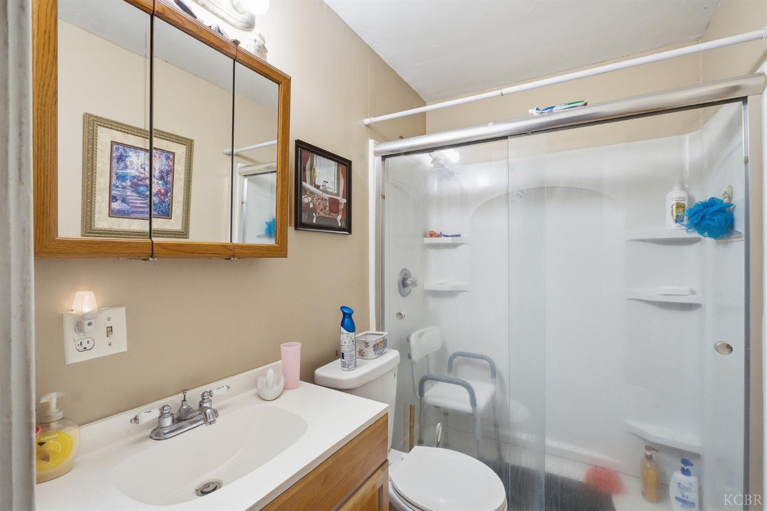 1810 Hardcastle Ave, Hanford, CA 93230