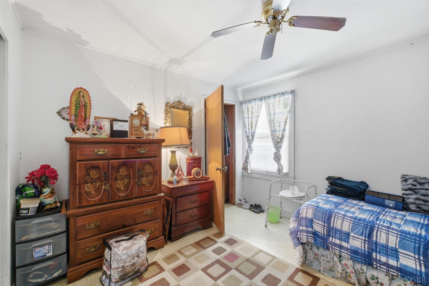 1810 Hardcastle Ave, Hanford, CA 93230