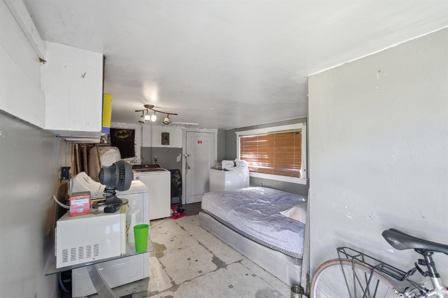 1810 Hardcastle Ave, Hanford, CA 93230