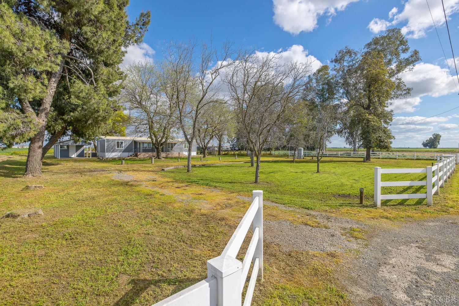 13941 9th Ave, Hanford, CA 93230