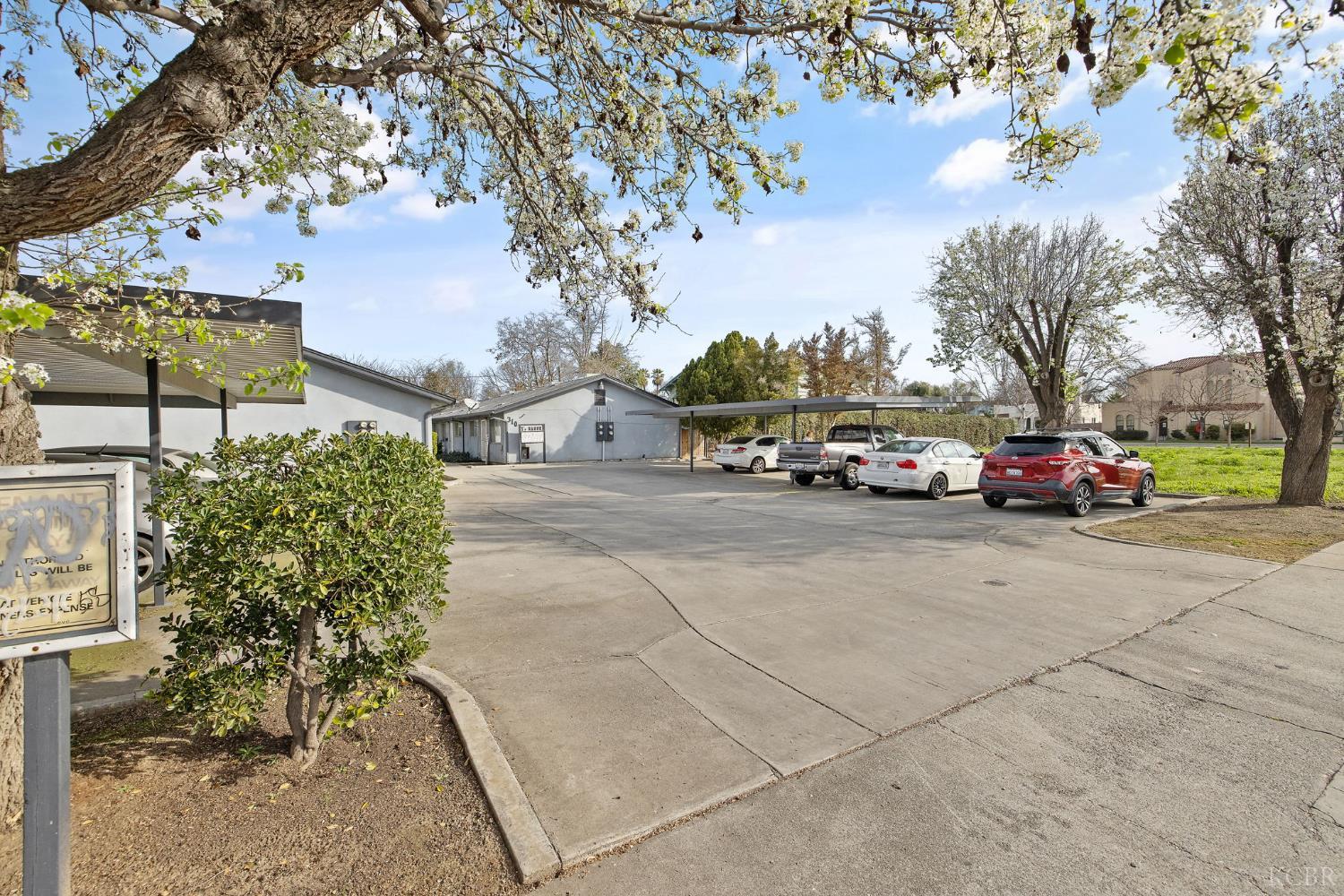 310 Center St, Hanford, CA 93230