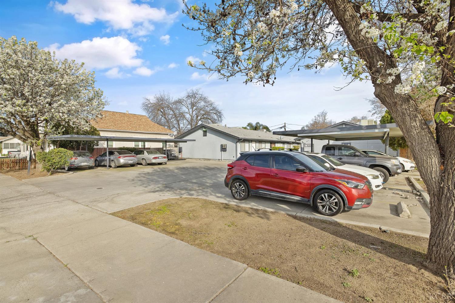 310 Center St, Hanford, CA 93230