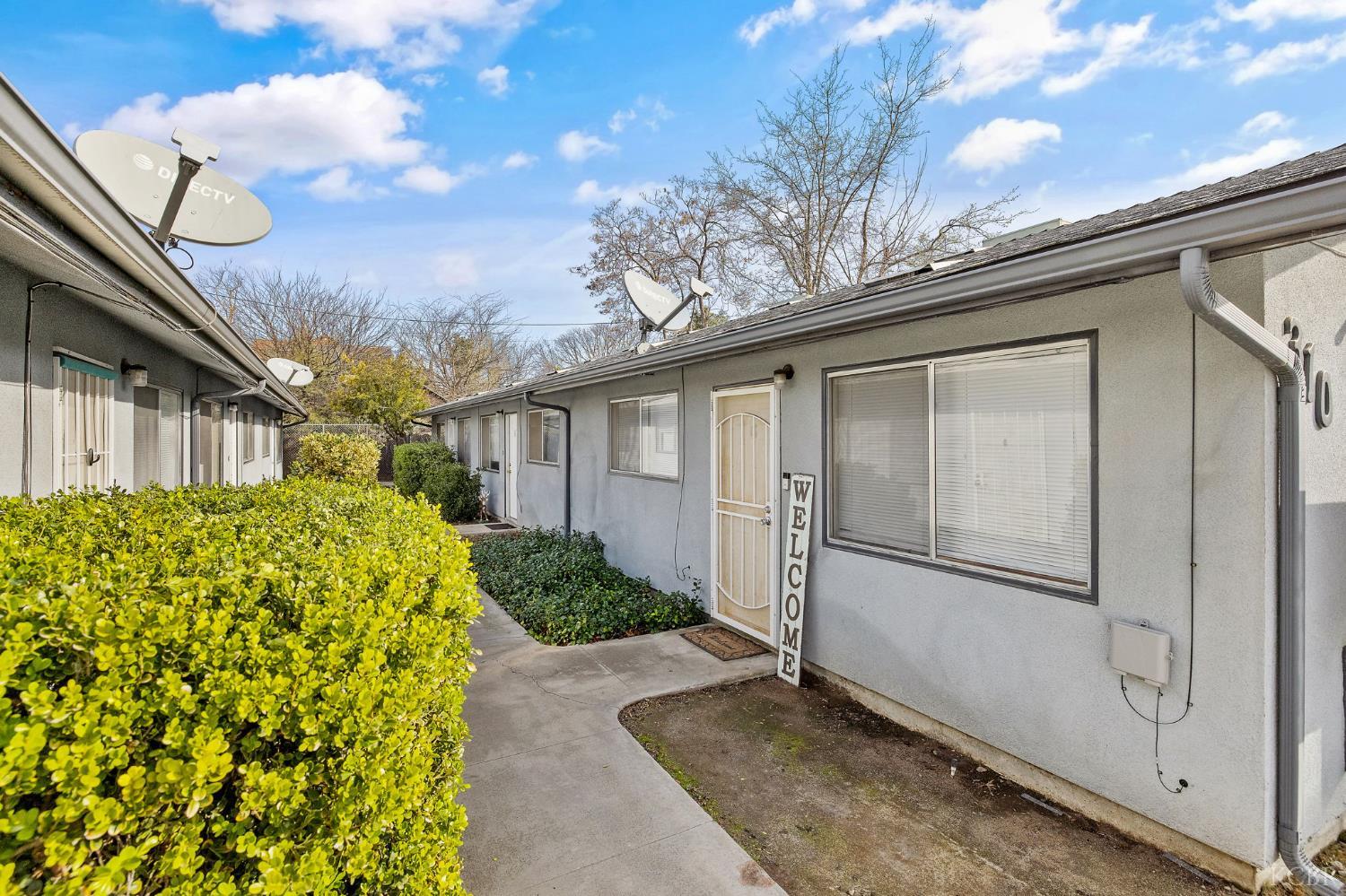 310 Center St, Hanford, CA 93230