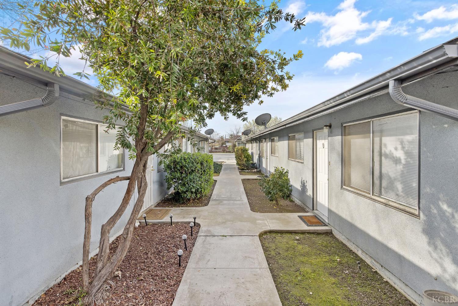 310 Center St, Hanford, CA 93230