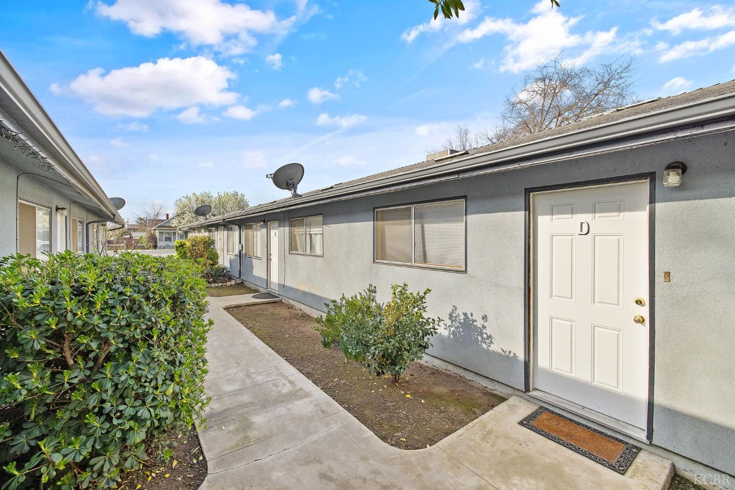 310 Center St, Hanford, CA 93230