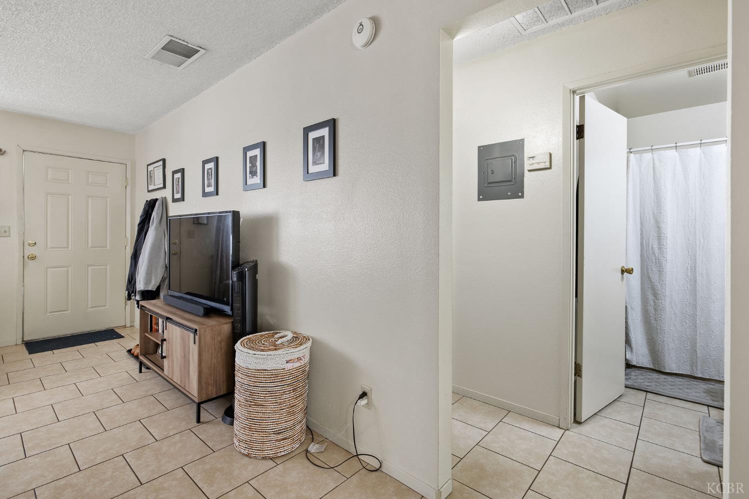 310 Center St, Hanford, CA 93230