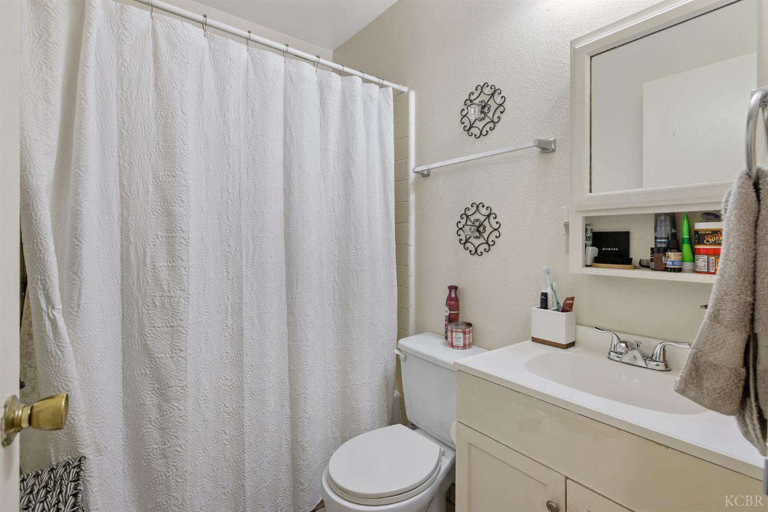 310 Center St, Hanford, CA 93230