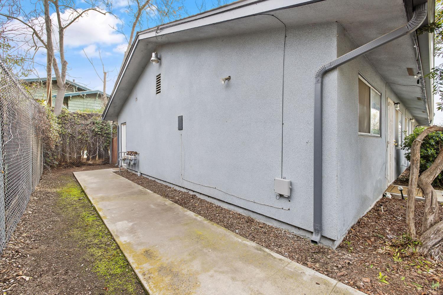 310 Center St, Hanford, CA 93230