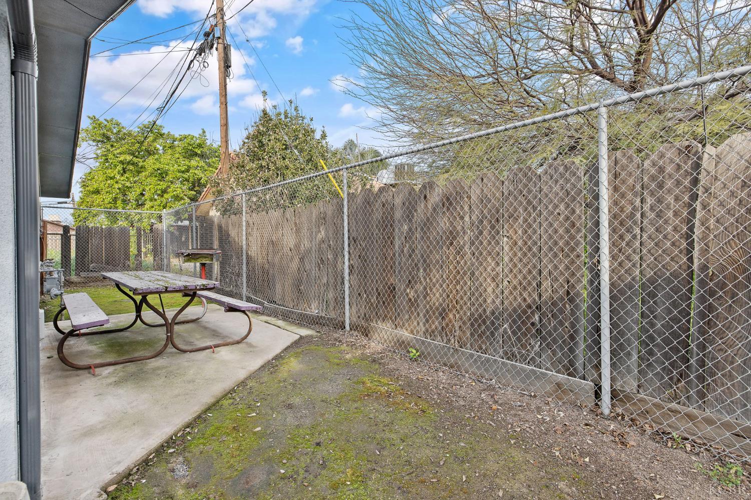 310 Center St, Hanford, CA 93230