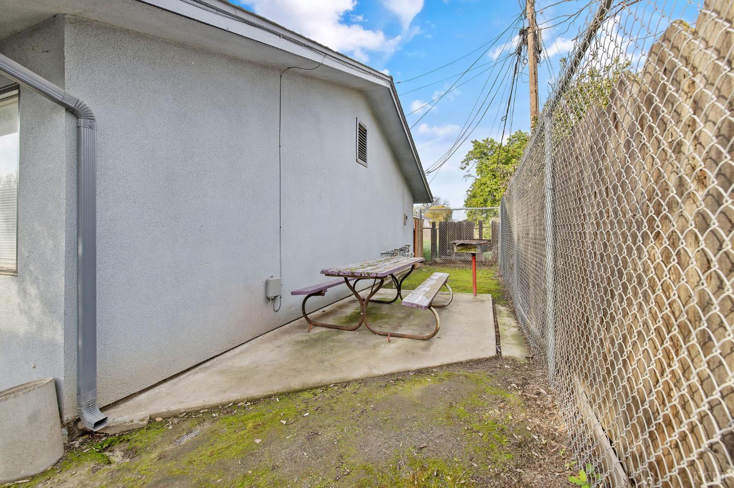 310 Center St, Hanford, CA 93230