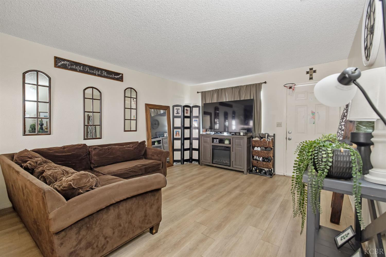 310 Center St, Hanford, CA 93230