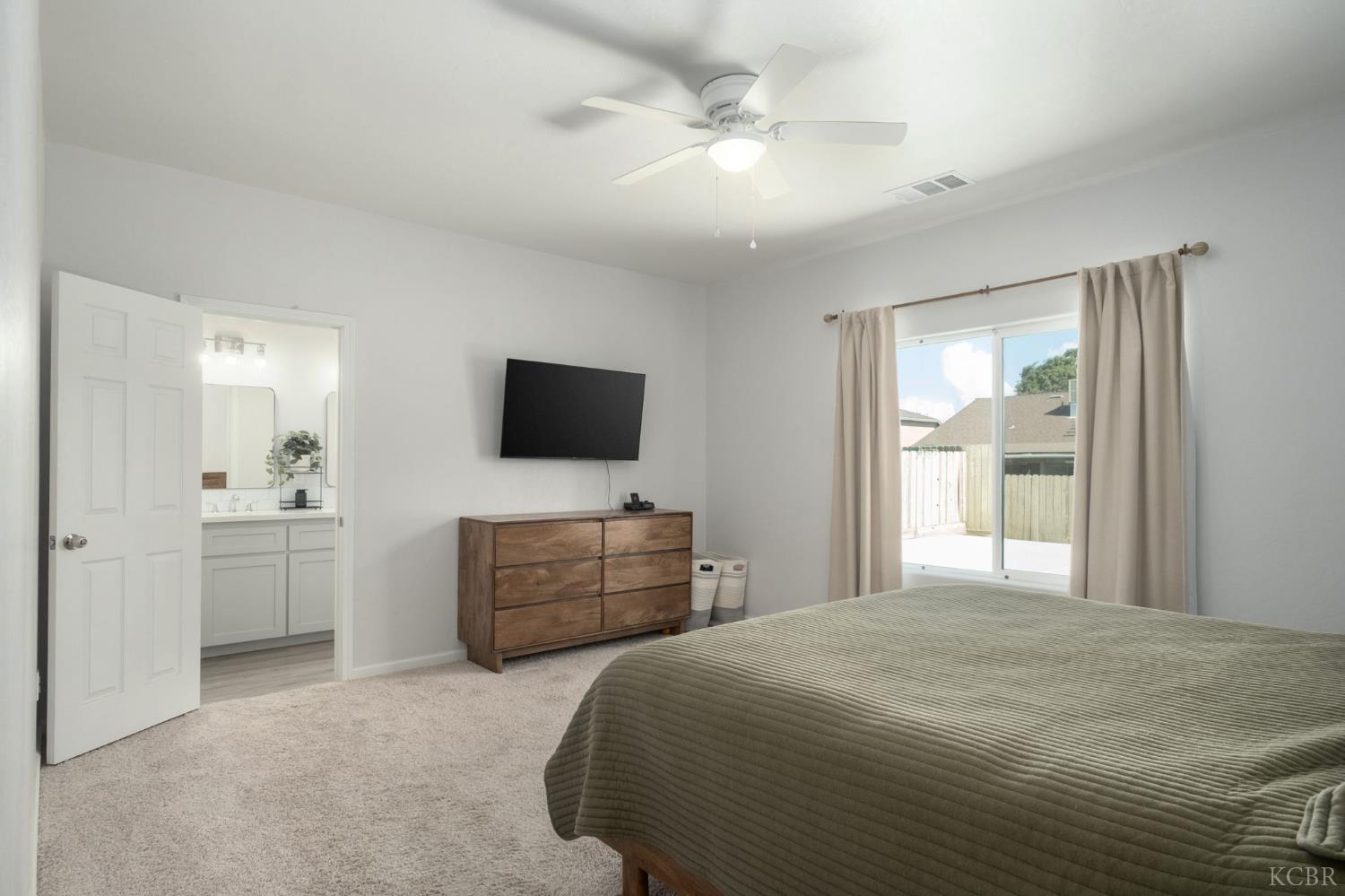 775 Kimball Ln, Hanford, CA 93230