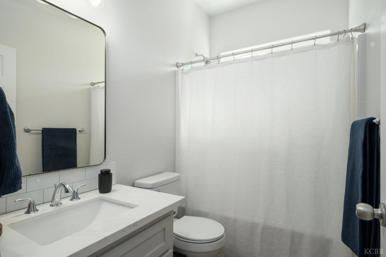 775 Kimball Ln, Hanford, CA 93230