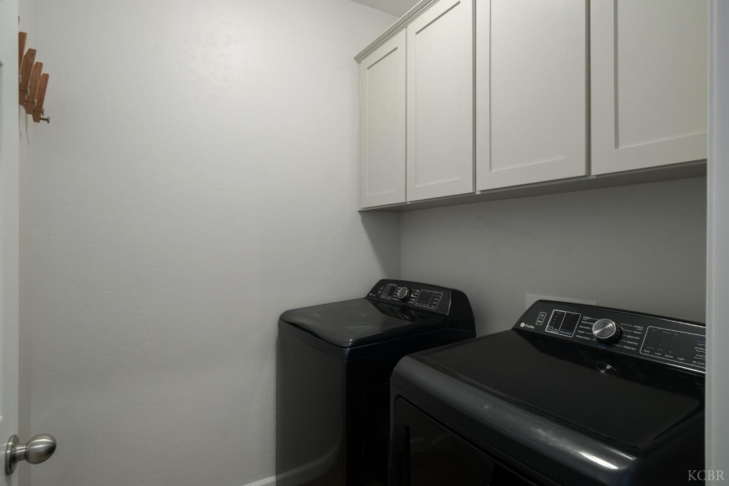 775 Kimball Ln, Hanford, CA 93230