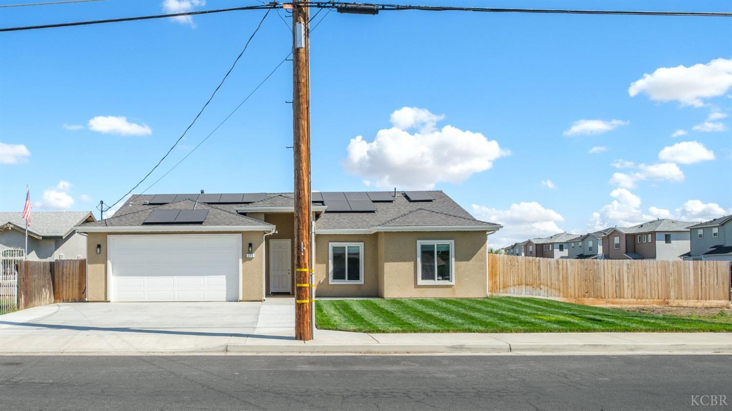 775 Kimball Ln, Hanford, CA 93230