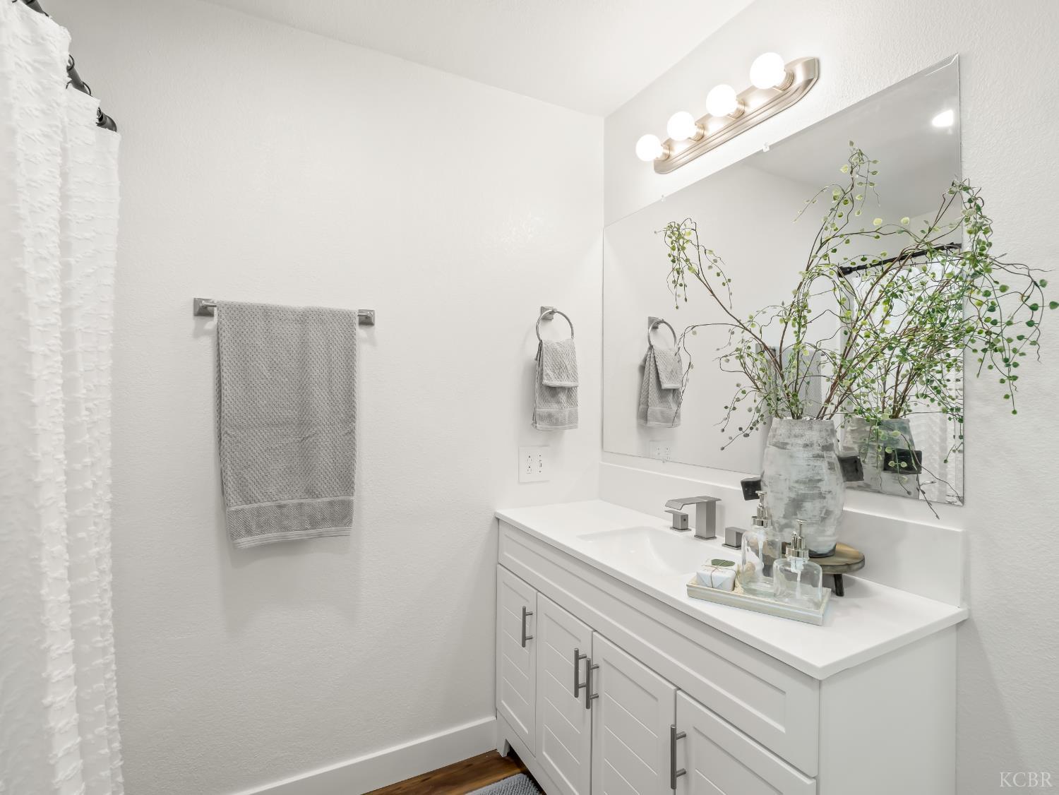 4785 E Washington Ave, Fresno, CA 93702