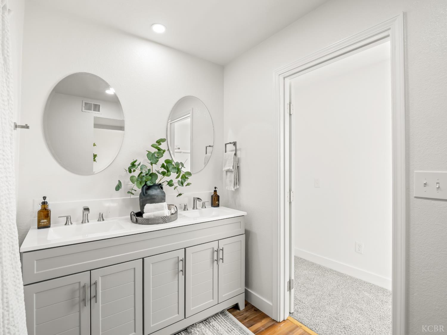 4785 E Washington Ave, Fresno, CA 93702