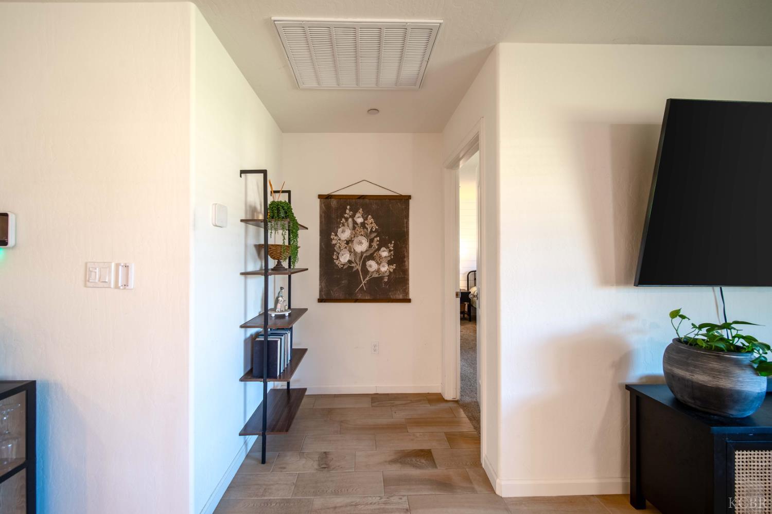 1360 W Angus Ct, Hanford, CA 93230