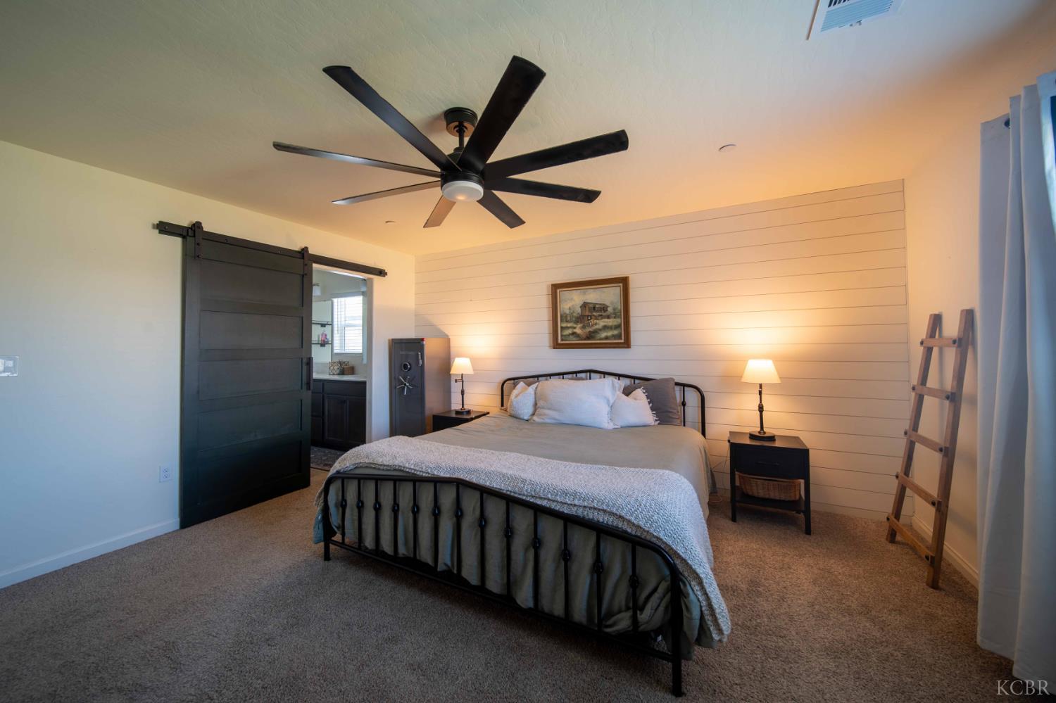 1360 W Angus Ct, Hanford, CA 93230