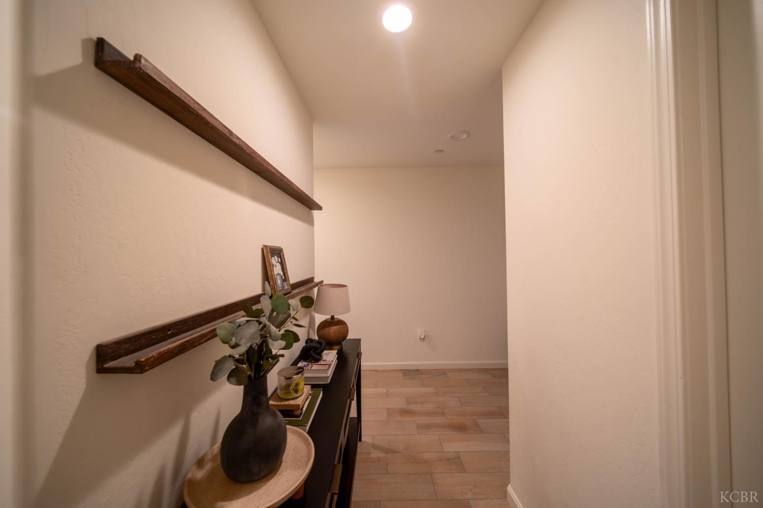 1360 W Angus Ct, Hanford, CA 93230