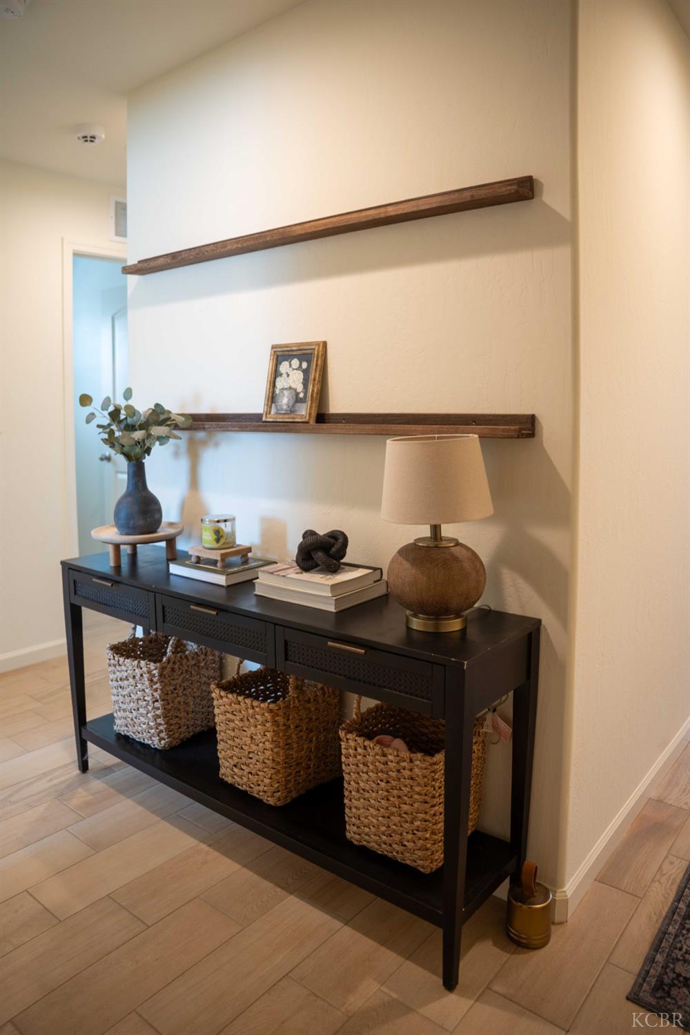 1360 W Angus Ct, Hanford, CA 93230