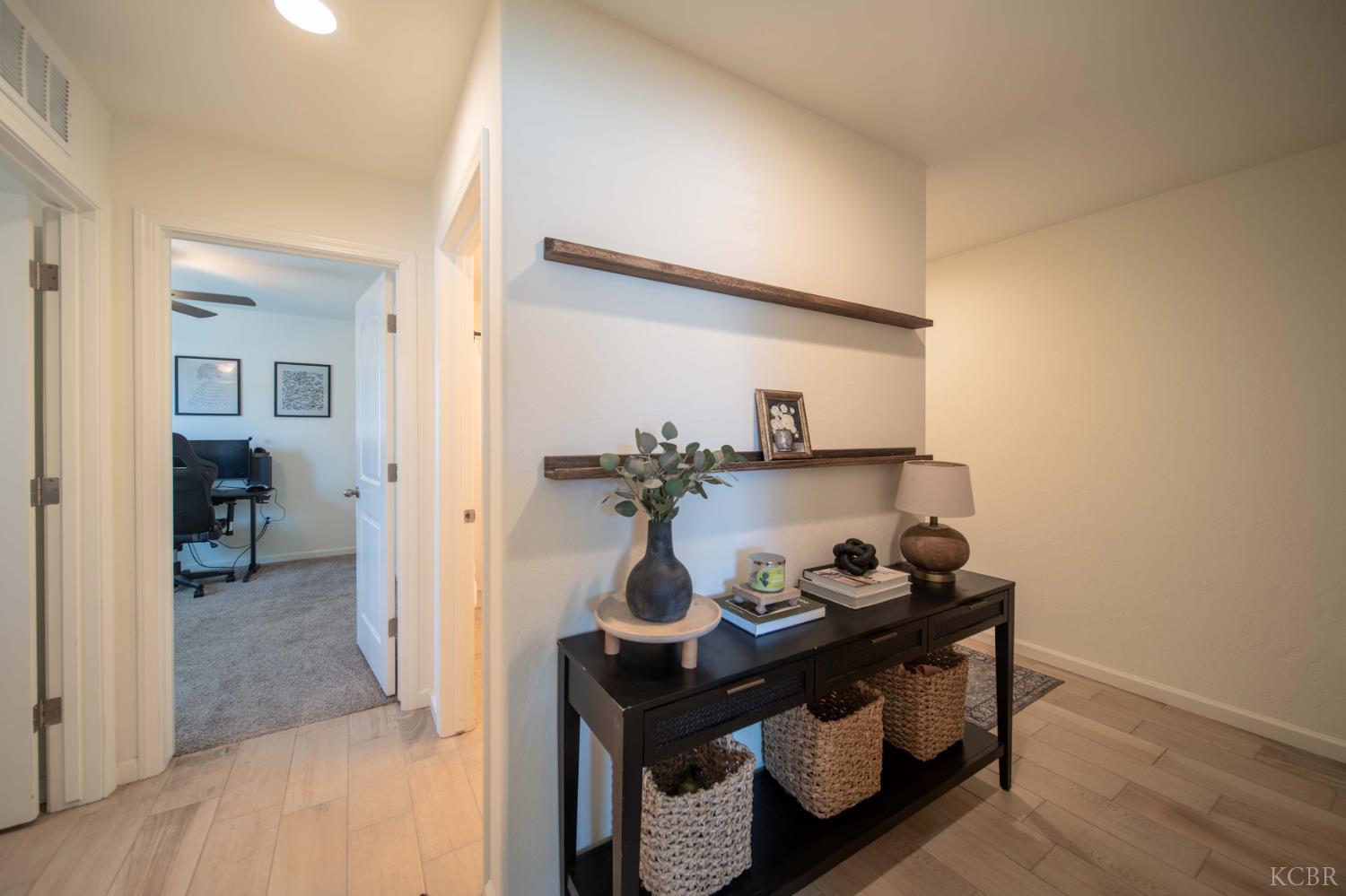 1360 W Angus Ct, Hanford, CA 93230