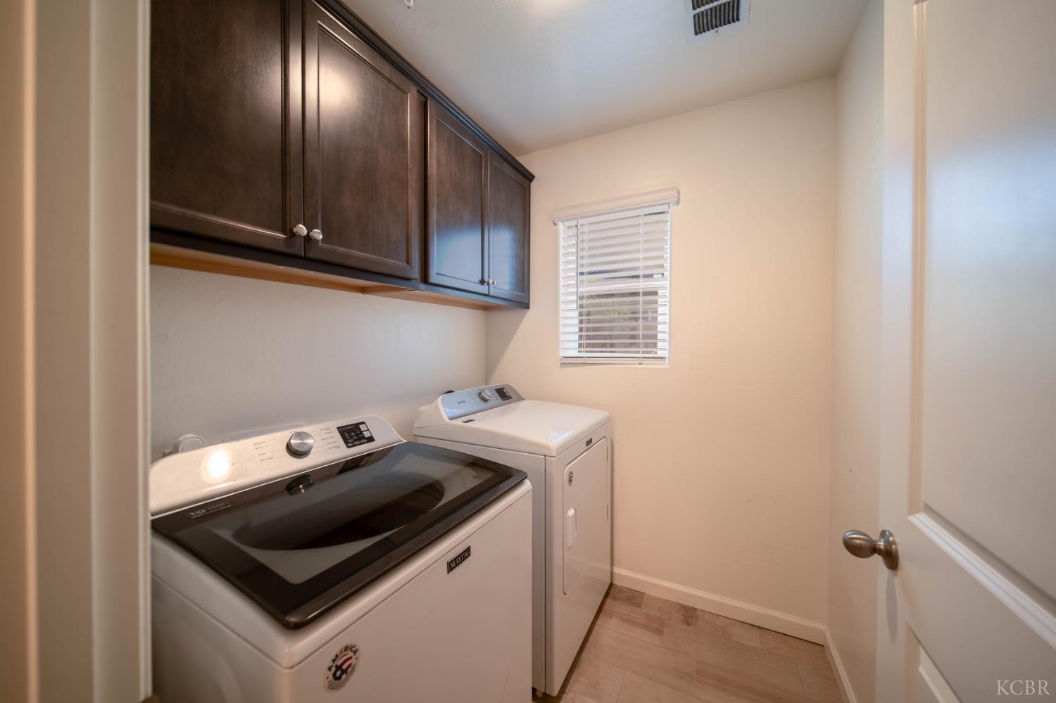 1360 W Angus Ct, Hanford, CA 93230