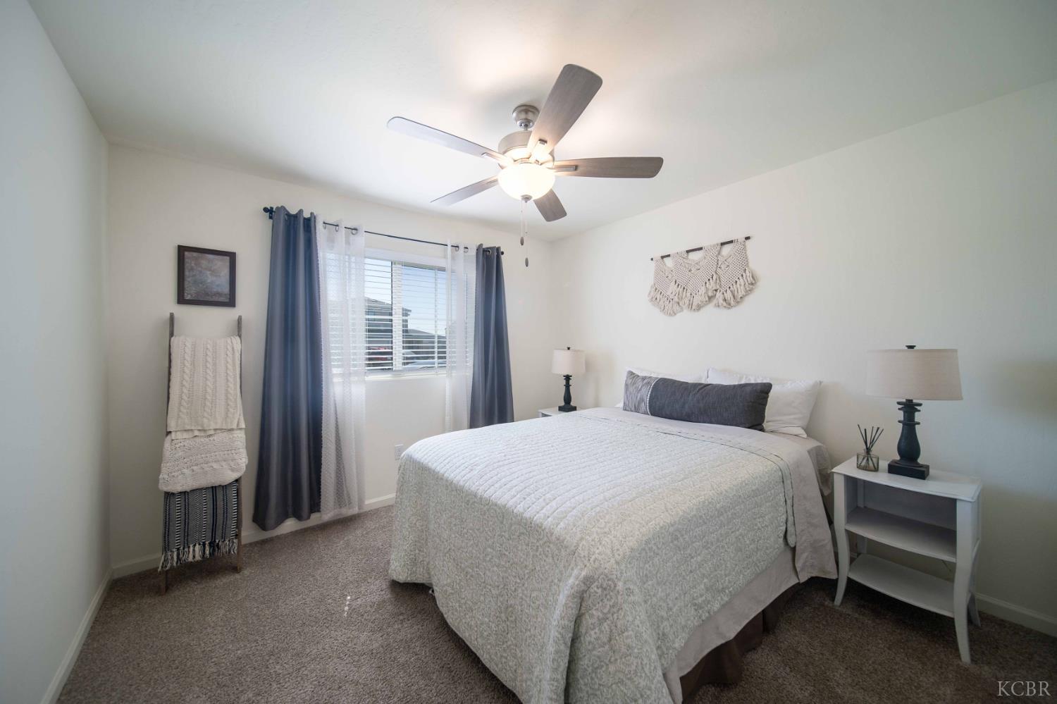 1360 W Angus Ct, Hanford, CA 93230