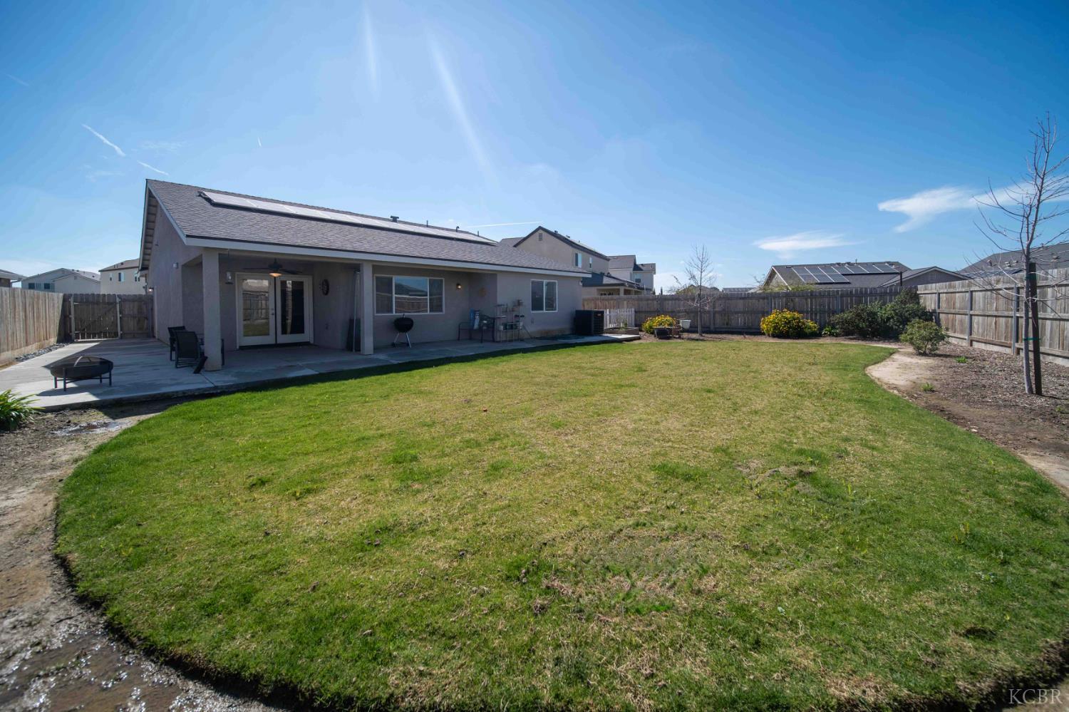 1360 W Angus Ct, Hanford, CA 93230