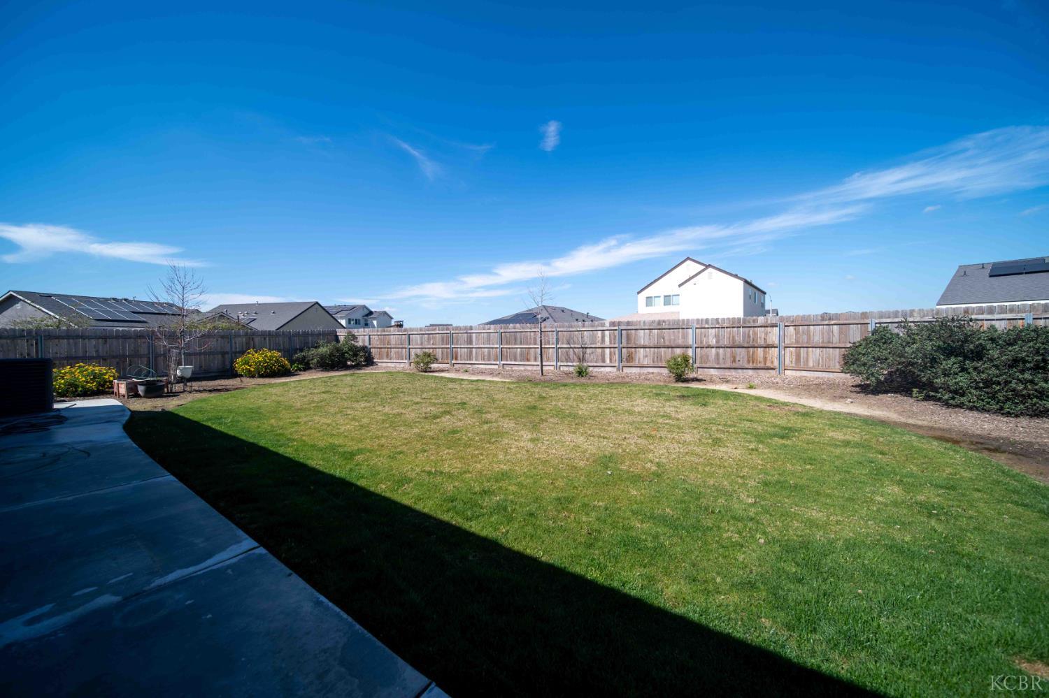 1360 W Angus Ct, Hanford, CA 93230