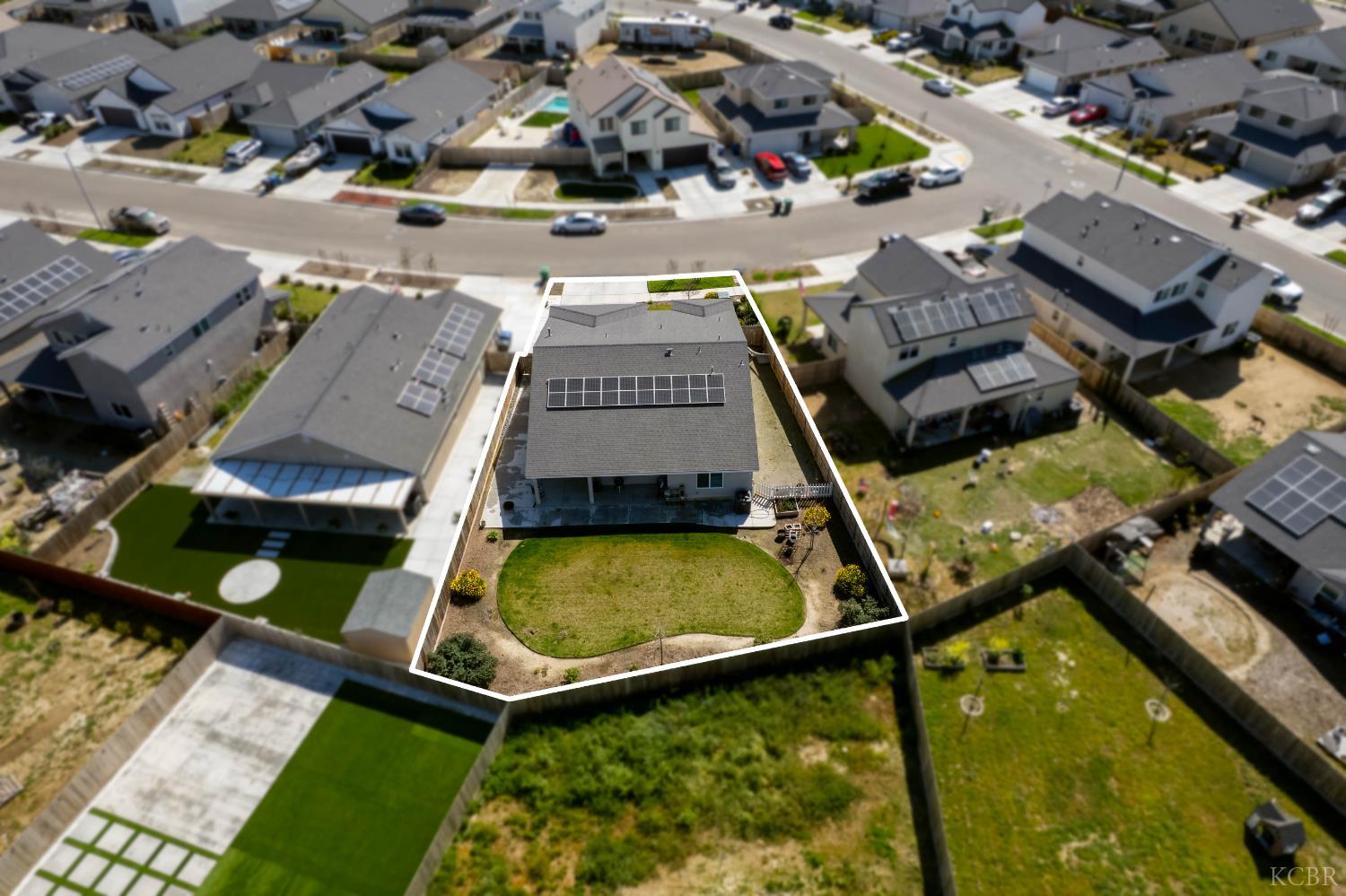 1360 W Angus Ct, Hanford, CA 93230