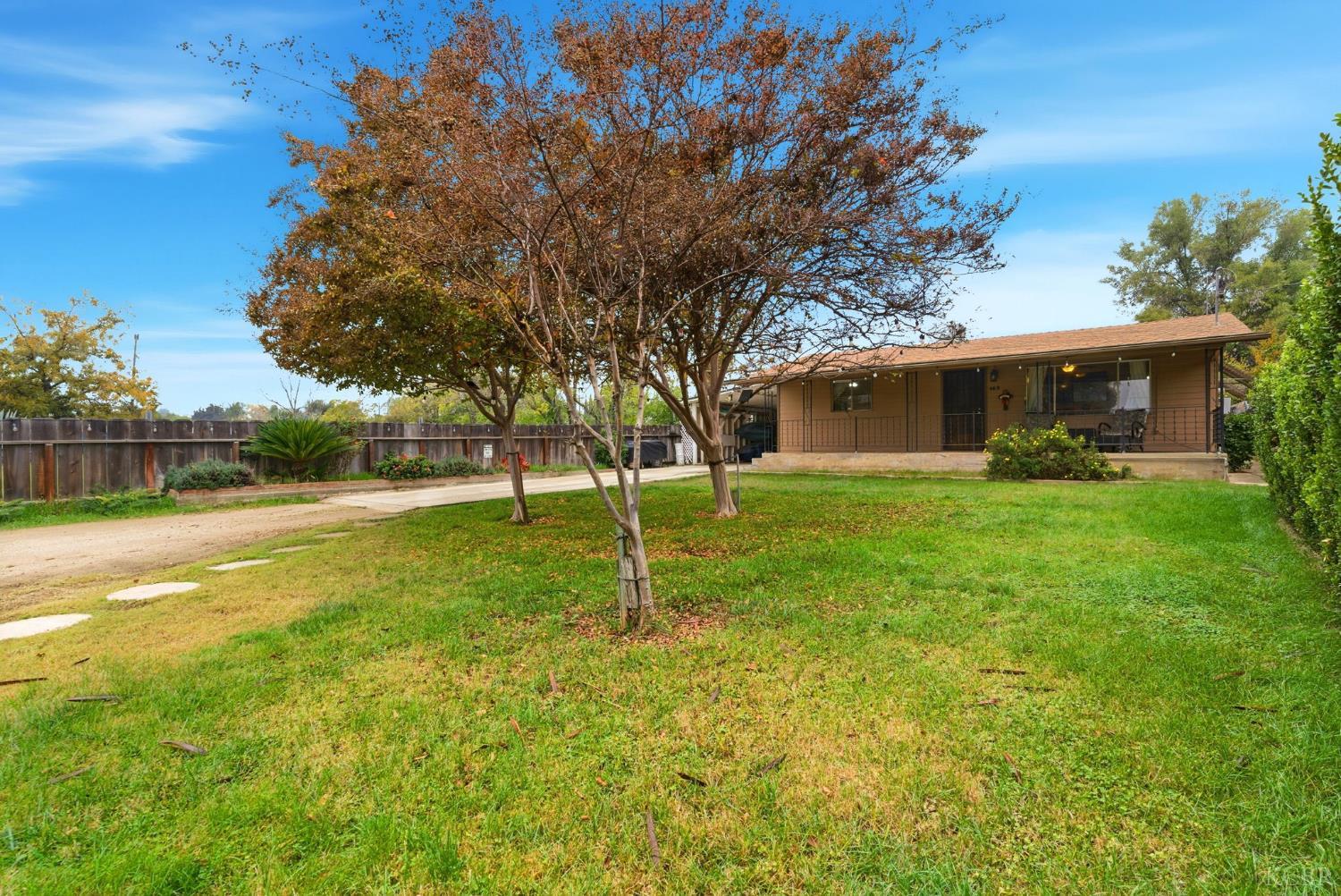 469 Pomgranate St, Woodlake, CA 93286